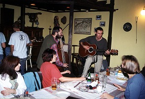Those two musicians never met before / Ti dva muzikanti se předtím neznali