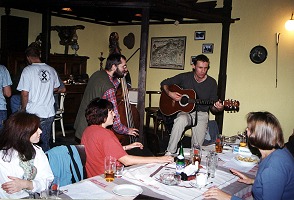 Those two musicians never met before / Ti dva muzikanti se předtím neznali