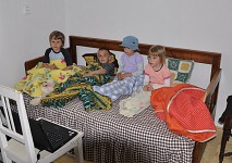 V chalupě u pohádky. V chalupě u pohádky.