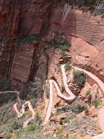 Serpentiny vedoucí na Angels Landing Serpentiny vedoucí na Angels Landing