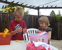 The bunny refrained from mixing things up this year again, and brought some eggs.
