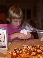 Lise liked decorating the ginger breads, and she was good at it.