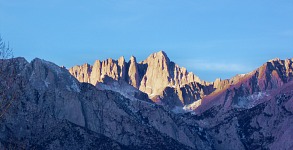 Východ slunce a Mt. Whitney.