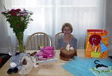 Lisa with her cake.