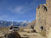Alabama Hills spojují krásné výhledy s příjemným lezením. Alabama Hills spojují krásné výhledy s příjemným lezením.