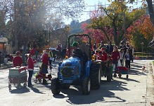 Garry's tractor was apparently a centerpiece of interest in the parade. Garry's tractor was apparently a centerpiece of interest in the parade.