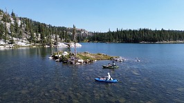 Zrcadlové pleso: pokud máte loď, můžete levitovat nad kamením.