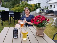 Fotlandsvåg: ubytovali jsme se na zámečku Fjordslottet a mají tu pivo Tøsse Mølle. Fotlandsvåg: ubytovali jsme se na zámečku Fjordslottet a mají tu pivo Tøsse Mølle.