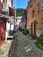 Bergen: našli jsme tu krásné zadní uličky. Bergen: našli jsme tu krásné zadní uličky.