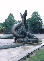 Extatický mořský had ve městě Trelleborgu