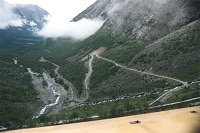 Trollstigen shora - se střechy Avie Trollstigen shora - se střechy Avie