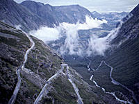 Trollstigen - údolí řeky Raumy
